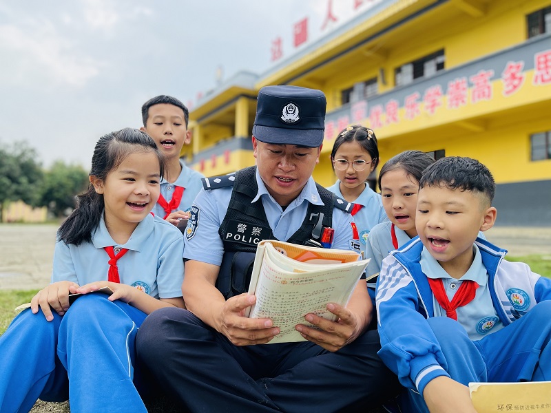 云南临沧：书香润边疆 阅读促团结