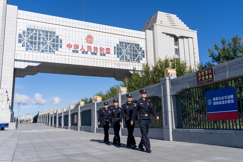 互市贸易区边境派出所：“三个前移”打造旅游警务新风“警”